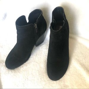 Kenneth Cole Reaction Mightiest Black Suede Boots